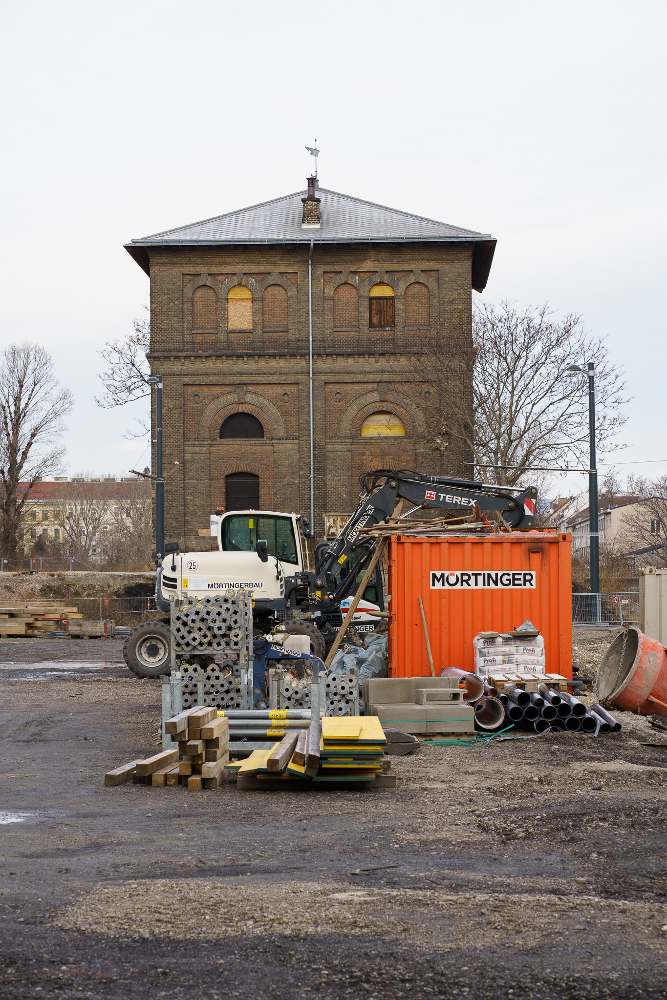 "Grätzl im Wandel" - Historic Wasserturm and Freie Mitte