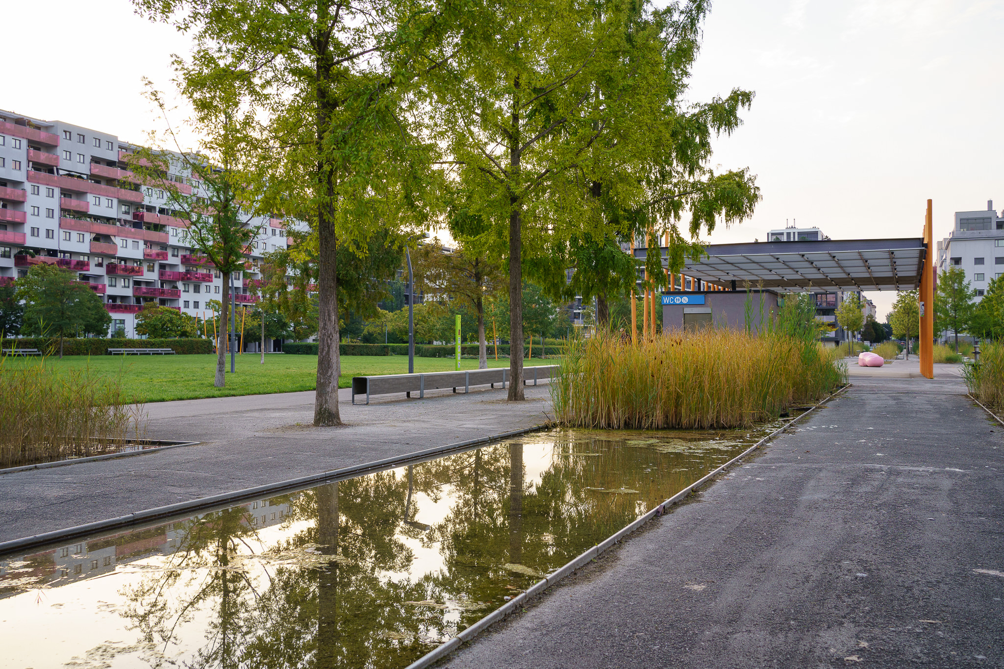 "Grätzl im Wandel" - A morning at Vienna's Nordbahnhof in Autumn