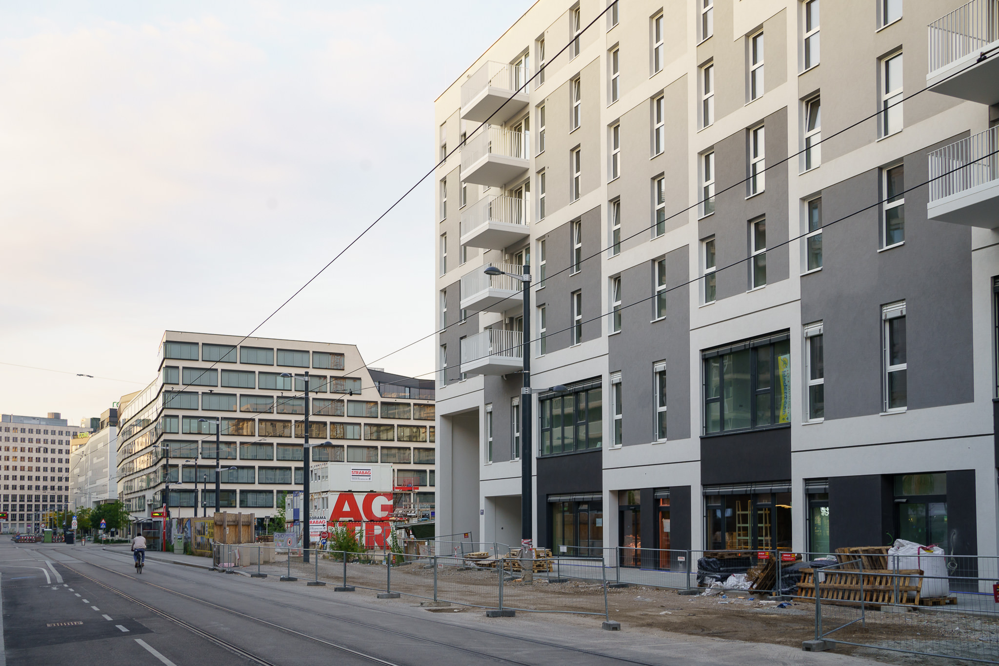 "Grätzl im Wandel" - A morning at Vienna's Nordbahnhof in Autumn